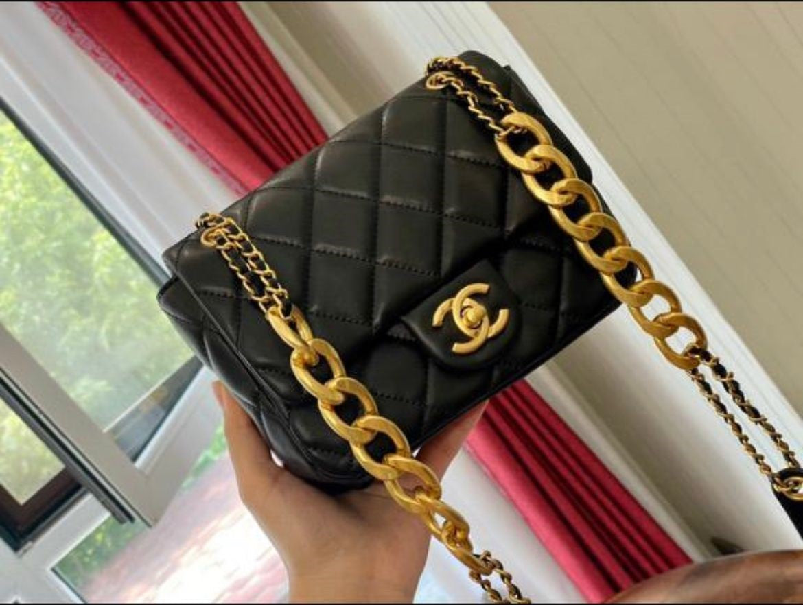 Fashionable Black Nubuck Leather Chain Messenger Bag With Gold Hardware,  Dual Sided Flap Crossbody Purse With Cell Phone Pocket From Junzhuang,  $137.31 | DHgate.Com